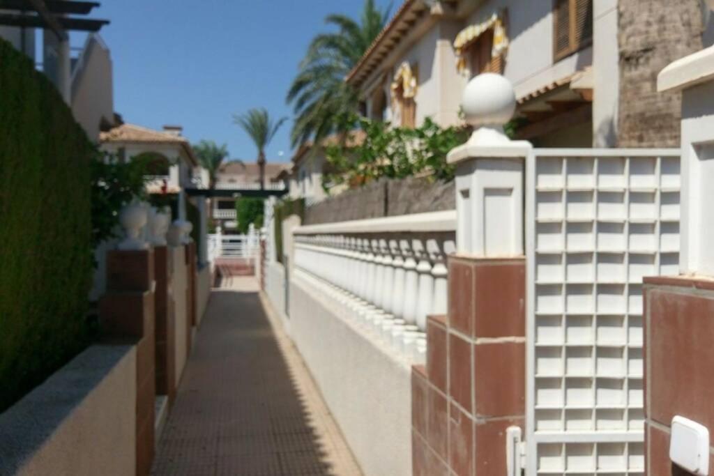 La Casa De La Palmera Apartamento Torrevieja Exterior foto