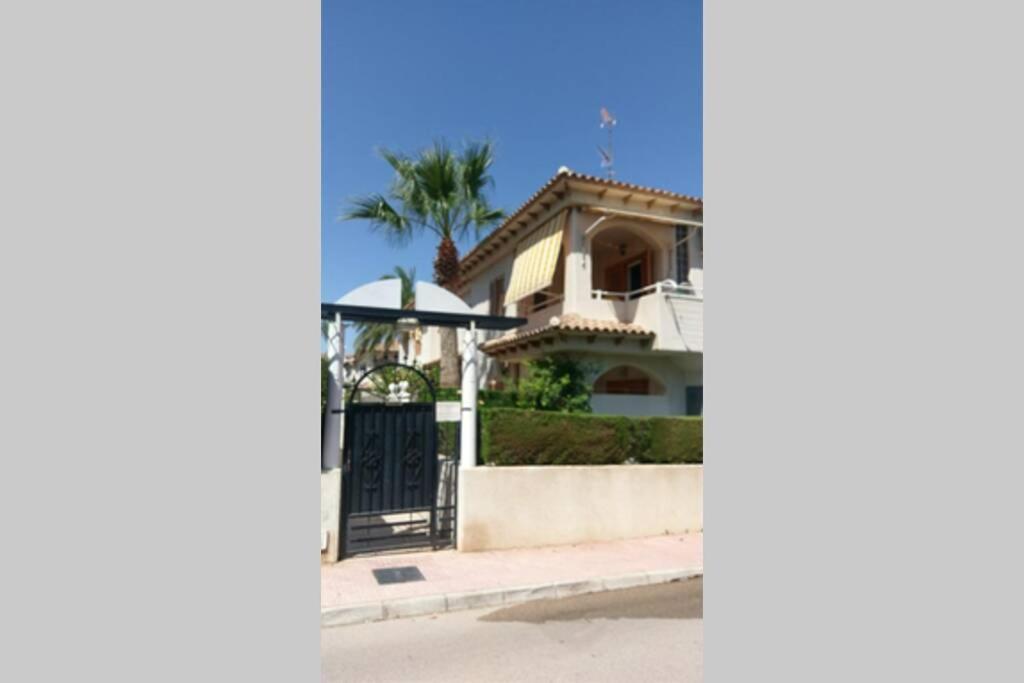 La Casa De La Palmera Apartamento Torrevieja Exterior foto
